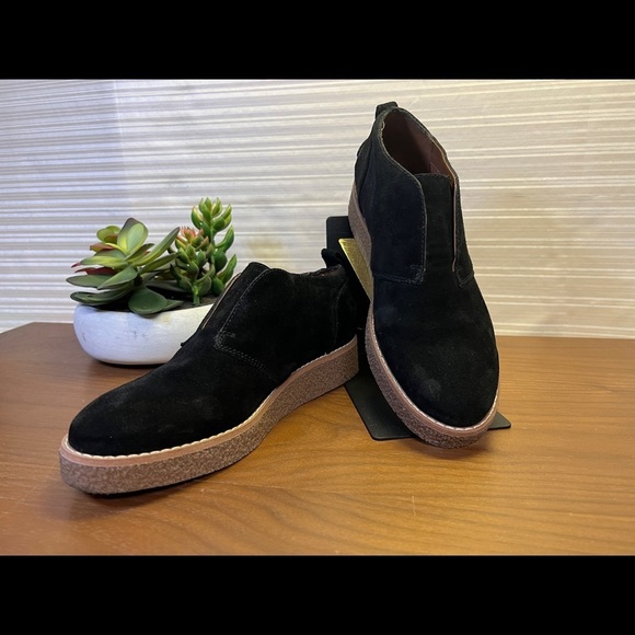 Black suede Franco‎ Sarto slip-on ankle boot size 6. - Picture 2 of 8